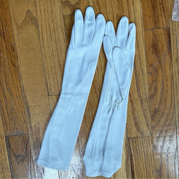 Three Pairs Vintage Gloves - Picture 4 of 4